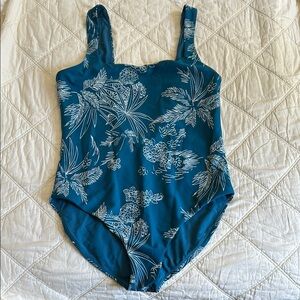 Carve Designs Floral Blue Women’s XL One Piece Swimsuit